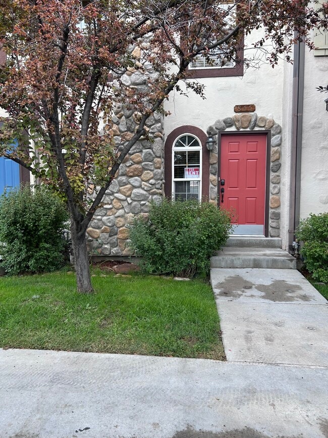 Building Photo - 855 Zurich Ln