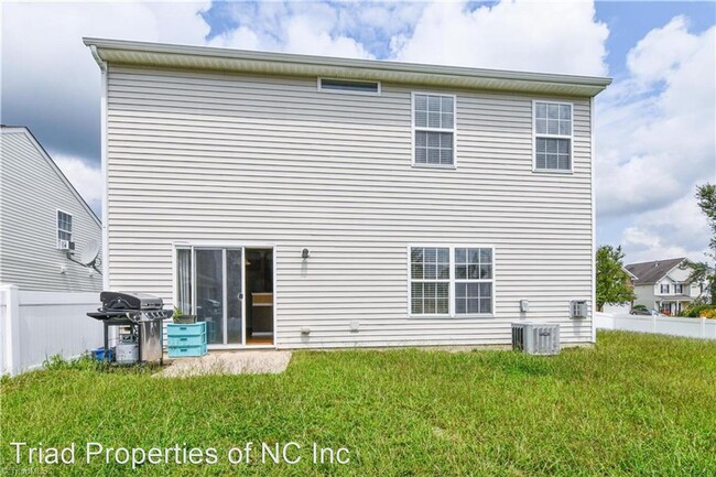 Building Photo - 3 br, 3 bath House - 815 Jennifer Ln