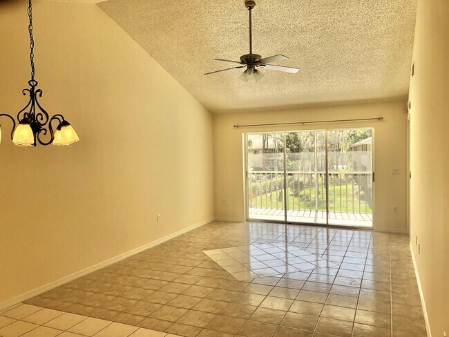 Foto del edificio - 5665 Whitaker Rd