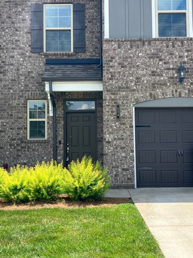 Building Photo - Energy Efficient townhome in Lebanon
