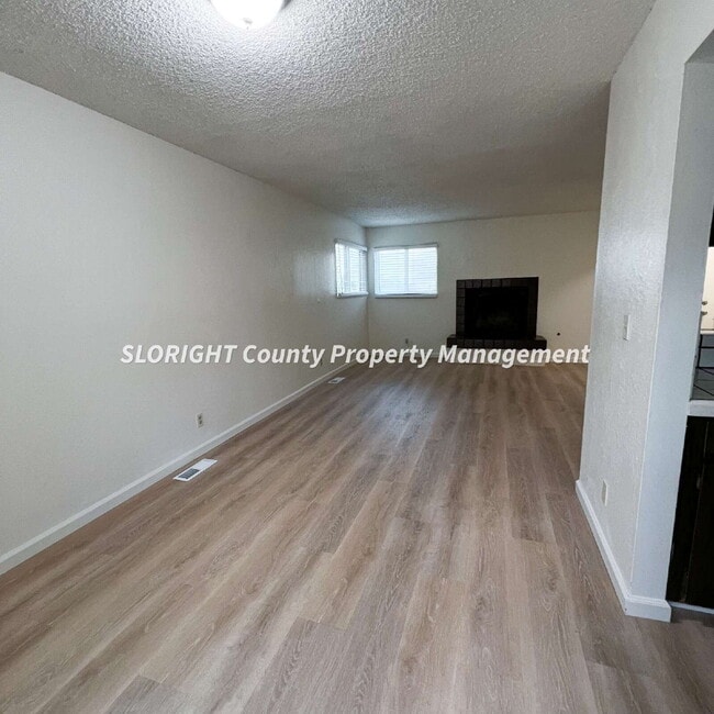 Foto del edificio - AVAILABLE NOW - 2 Bed, 1 Bath Paso Robles Apartment