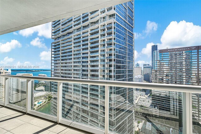 Foto del edificio - 475 Brickell Ave