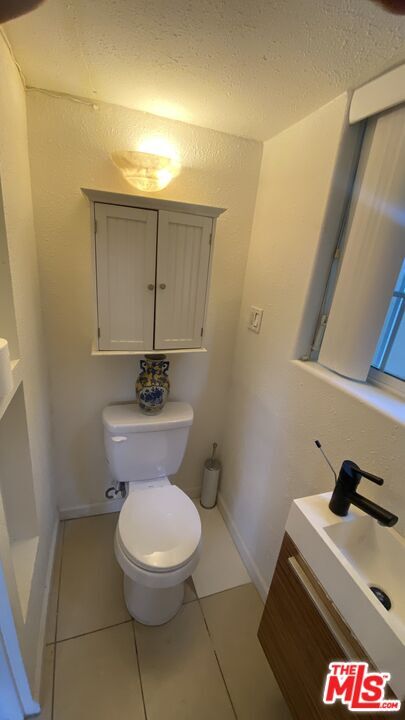 Foto del edificio - 6661 Lindenhurst Ave