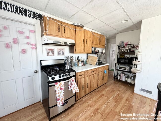 Building Photo - 105 Buttonwood St