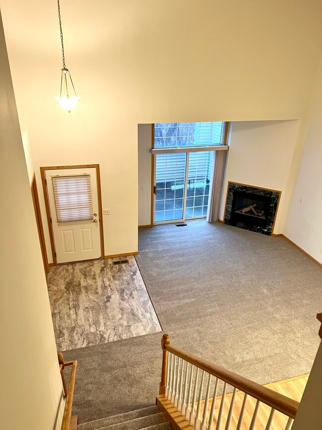 Building Photo - 475 Hickory Ln N
