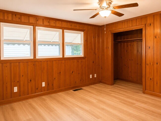 Foto del edificio - 427 Lakeview St