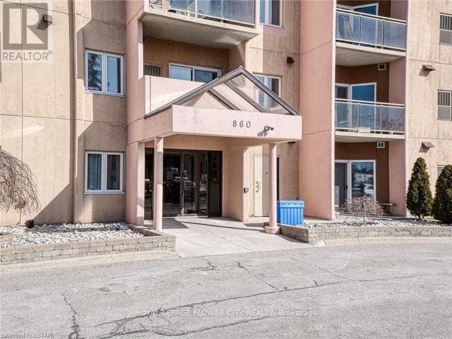 Building Photo - 860-860 Commissioners Rd E