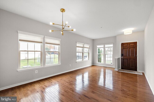 Building Photo - 253 Tall Trees Cir