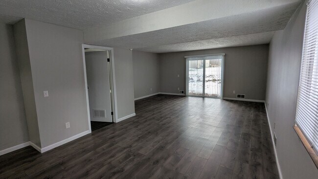 Foto del edificio - MN Cedar Village (833)