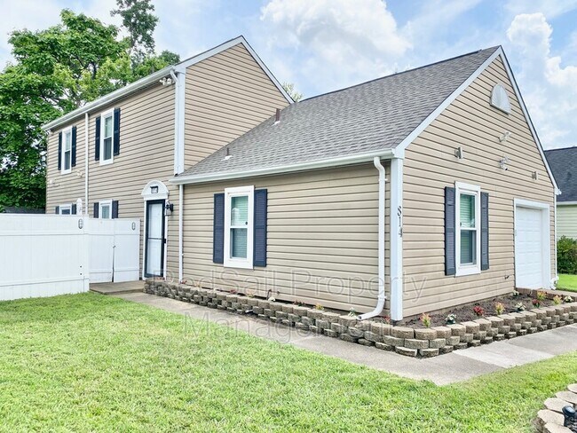 Building Photo - 814 Dryden St