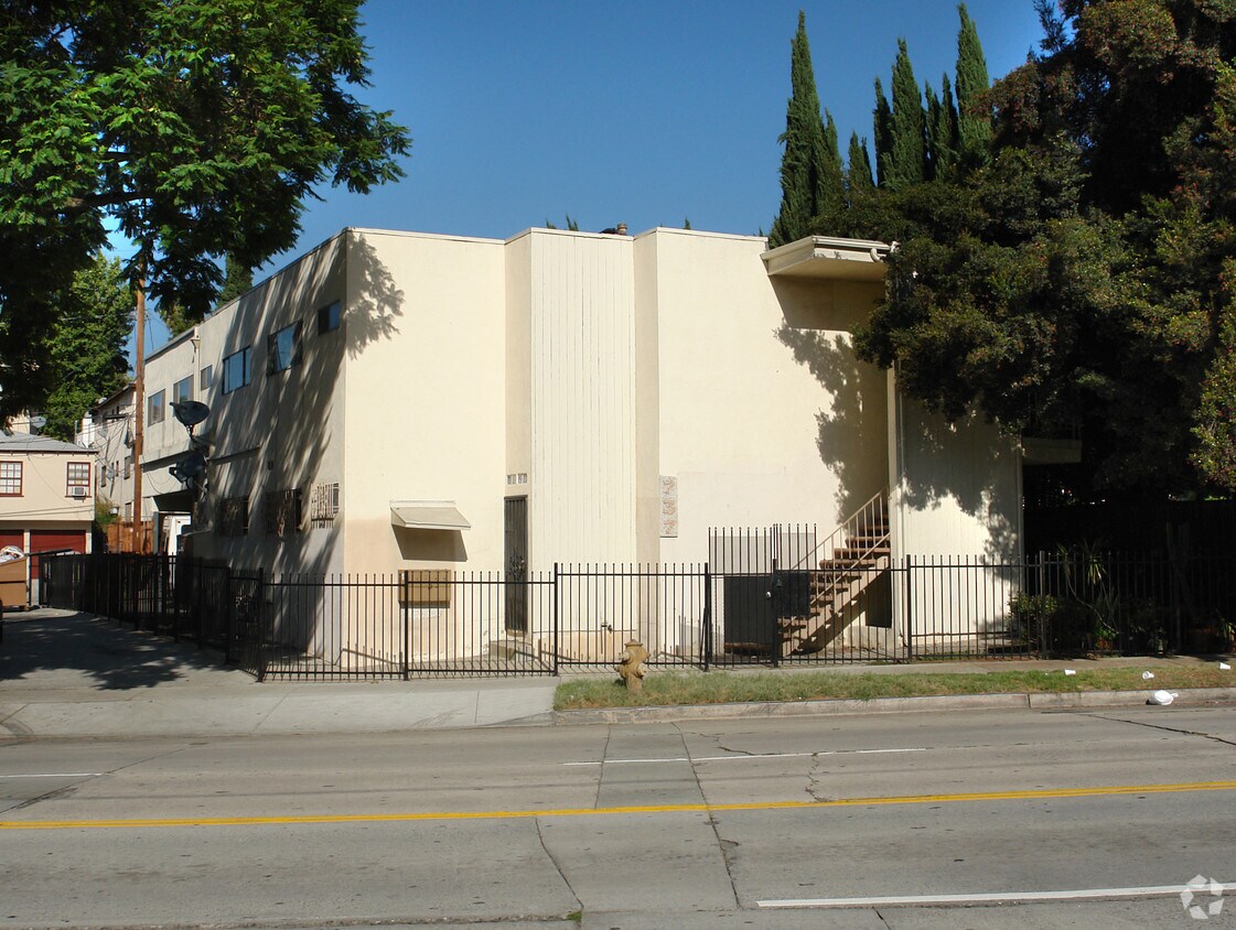 Primary Photo - 737 Silver Lake Blvd