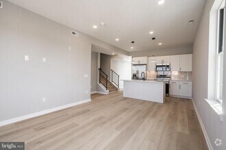 Building Photo - 713 S Mildred St