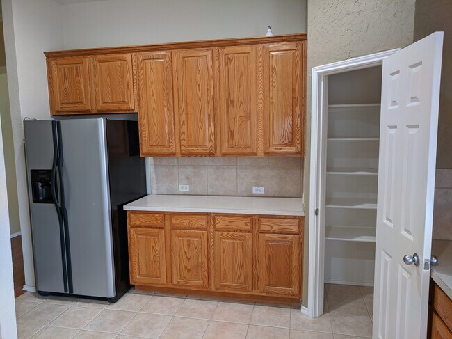 Building Photo - 5016 Springflower Dr