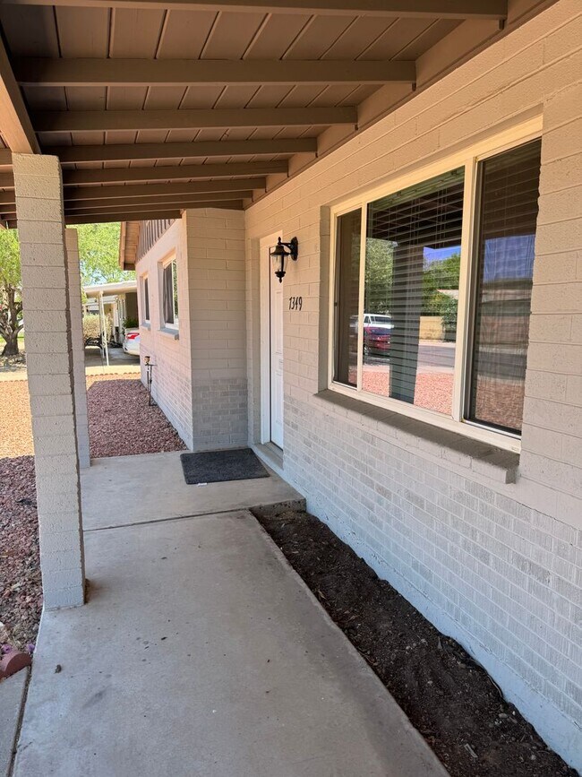 Building Photo - Single Story 4 bedroom Scottsdale Home