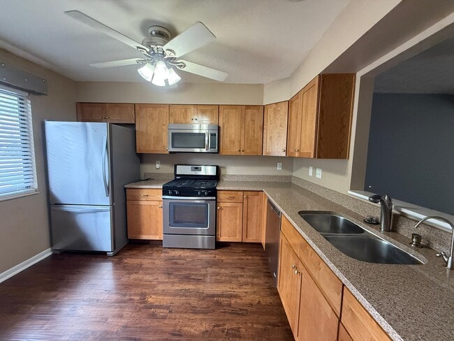 kitchen - 9328 Hunters Creek Dr
