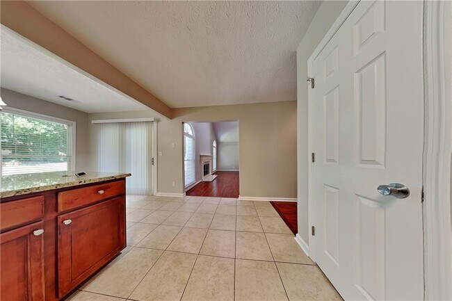 Building Photo - 677 Longbow Ct
