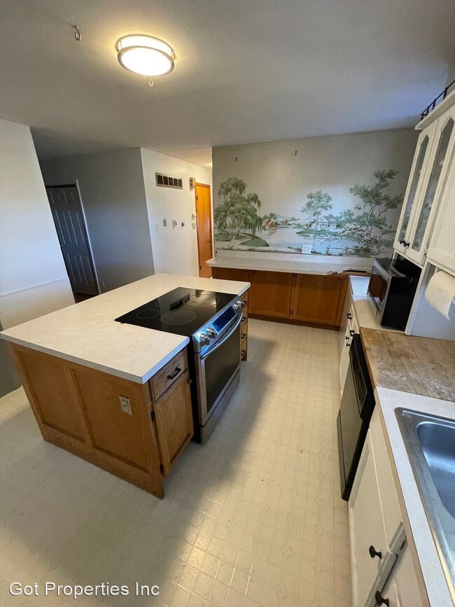 Building Photo - 2 br, 1.5 bath House - 18543 Melrose Rd