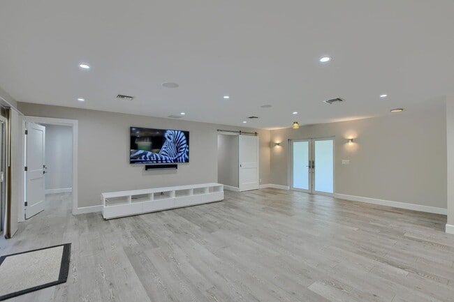 Foto del edificio - 88 SW 10th Dr