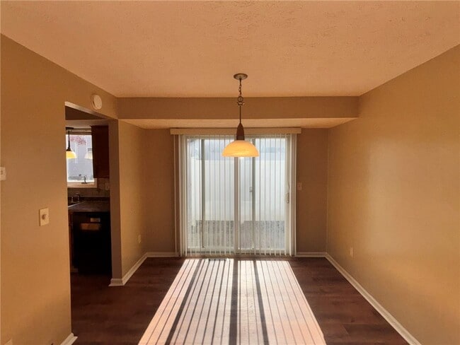 Foto del edificio - 16 Walnut Cir