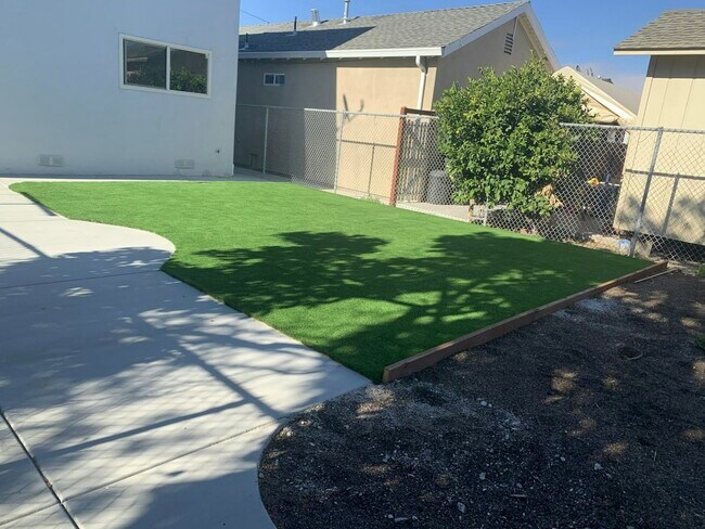 Foto del edificio - 1332 Emeric Ave