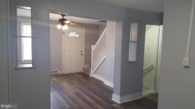 Building Photo - 6556 Parnell Ave