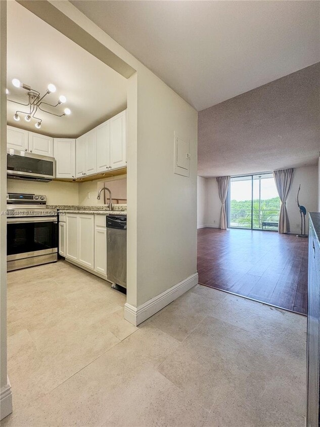 Foto principal - 2935 NE 163rd St