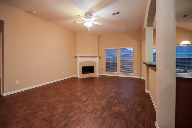 Building Photo - 3211 Quail Run Dr