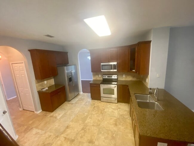 Foto del edificio - 5 BEDROOM HOUSE WITH PRIVATE POOL AND LAKE...