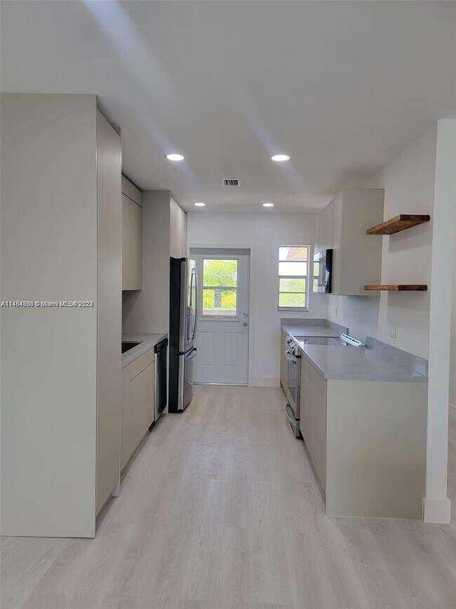 Foto del edificio - 251 NE 187th St