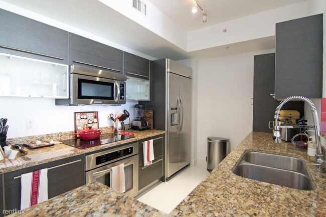 Building Photo - 2 br, 2 bath House - 550 Okeechobee Blvd A...