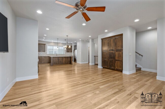 Foto del edificio - 3287 E Thoroughbred Ln