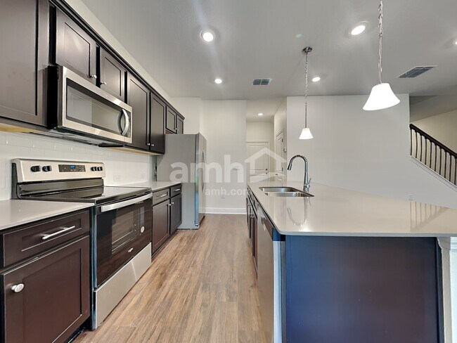 Foto del edificio - 27341 St Andrews Ave