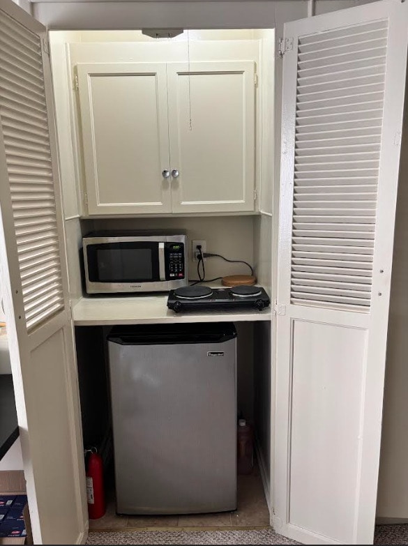 Foto del edificio - 945 Gayley, Inc