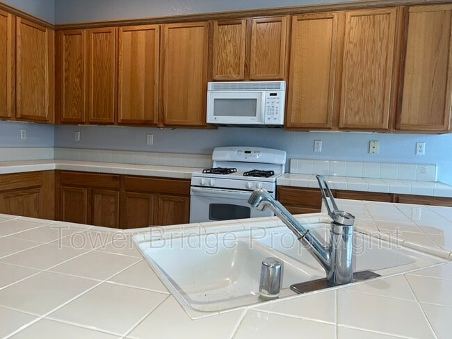 Building Photo - 10104 Sonoma Creek Dr