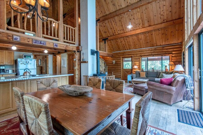 Foto del edificio - 7204 Pine Tree Rd