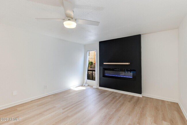 Foto del edificio - 4950 N Miller Rd
