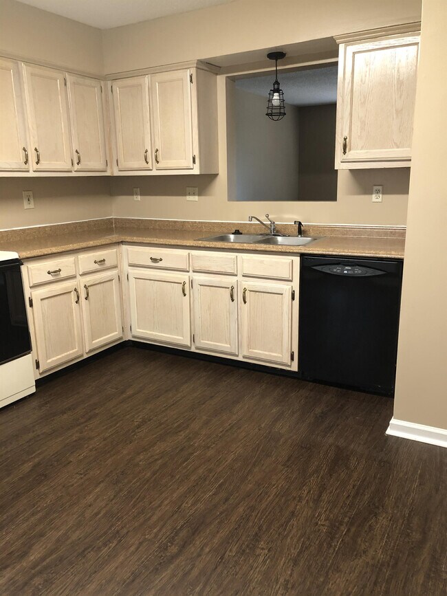 Building Photo - 1697 Beaver Trail Dr