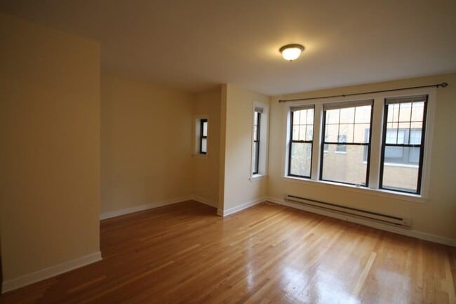 Foto del edificio - 723 W Barry Ave