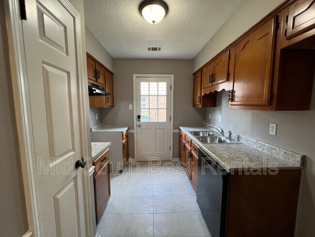 Building Photo - 4392 Forest Valley Dr