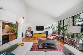 Building Photo - 3018 Baldwin St