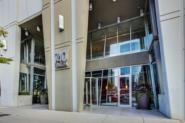 Foto del edificio - 740 W Fulton St