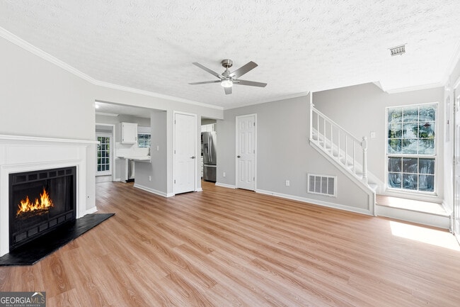 Building Photo - 5651 Wells Cir