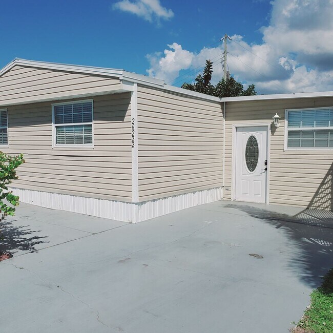 Building Photo - Charming 2Bed 2Bath Home for Rent!