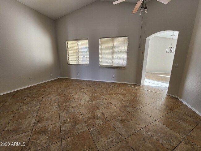 Foto del edificio - 12547 W Glenrosa Dr