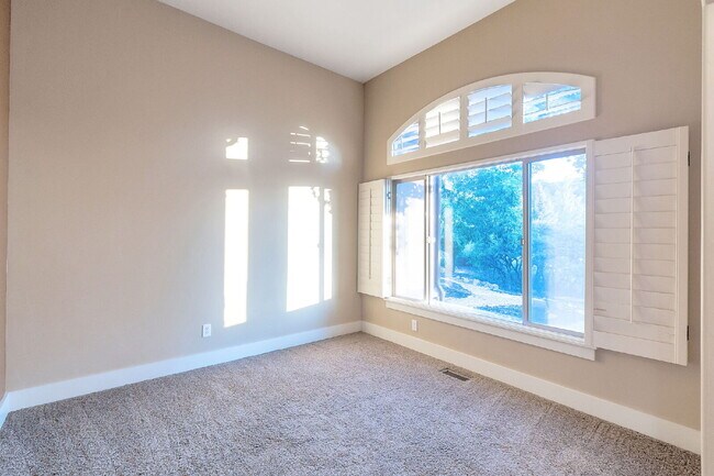 Foto del edificio - Suncrest — Stunning 4 Bed, 4 Bath Home - SPACIOUS LIVING