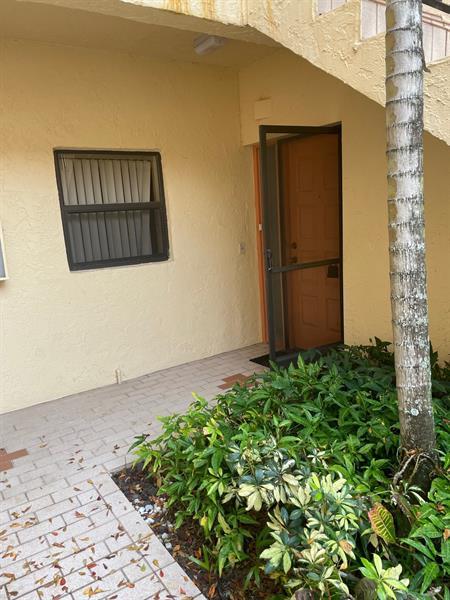 Building Photo - 2836 Carambola Cir S