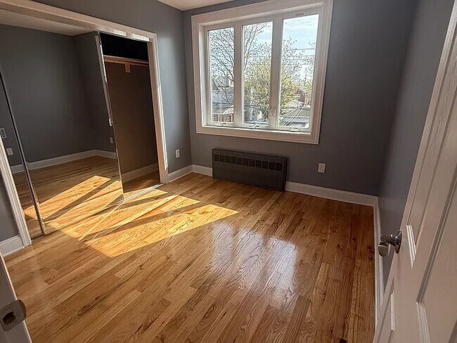 Foto del edificio - 1405 E 93rd St