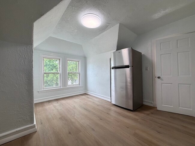 Building Photo - 3886-3888-3888 Washington St