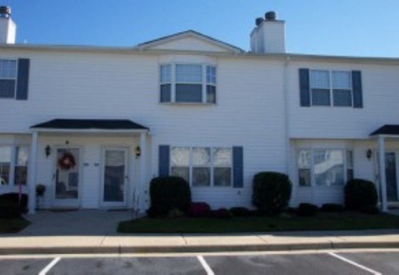 **2 Bedroom 1.5 Bath End Unit Townhouse Ne... Photo