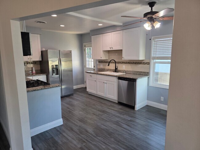 Foto del edificio - 6305 Almond Dr